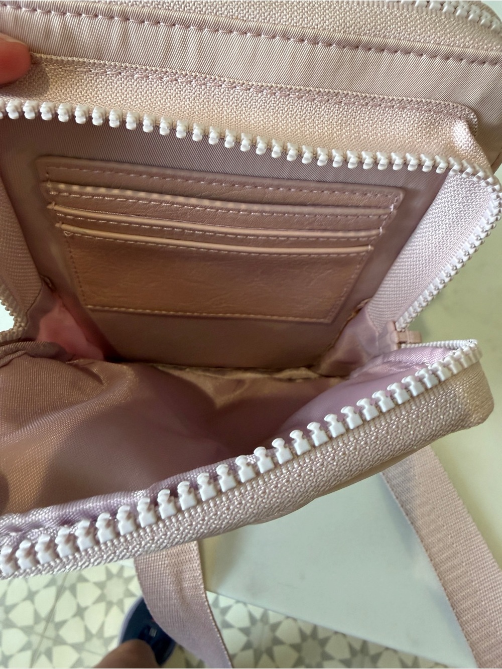 BEIS, Blush Crossbody Sport Sling - Picture 4 of 7